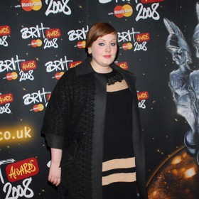 Předávání hudebních cen Brit Awards v roce 2008 v Londýně už Adele pojala velkolepěji.