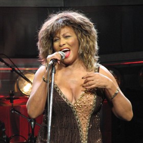 Mini neodkládala ani s přibývajícím věkem. Proč taky?