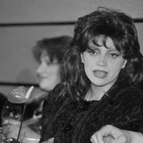 Velký objem ve vlasech měla Lucie Bílá i v roce 1995 na cenách Týtý. V té době už byla těhotná a čekala syna Filipa. 