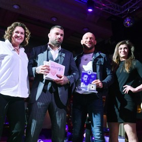 Je také autorkou několika knih, například Muži chtějí potvory nebo Muži chtějí milenky.