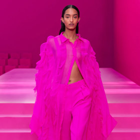 Šaty, které Melissa oblékla, se objevily na přehlídce Valentina v loňském roce. 