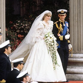 V roce 1981 se konala svatba, kterou sledoval snad celý svět. Diana už tehdy ovšem věděla, že v jejich manželství není jediná. Když šla k oltáři, hledala mezi hosty Camillu. Tu pak i během manželství otevřeně konfrontovala, Camilla se ale odradit nenechala a v roce 1986 znovu navázala s Charlesem intimní poměr.