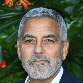 Fešák George Clooney s Jáklem také spolupracuje. Přiveze ho producent do Karlových Varů?