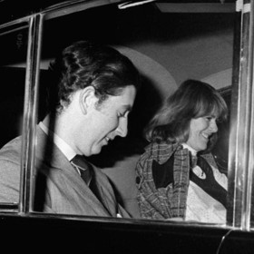 Chodili spolu půl roku. Pak se Charles vrátil k námořnictvu a Camilla se nejspíš na truc vdala za Andrewa Parker Bowlese, se kterým si v době randění s Charlesem dávala pauzu. Andrew ji totiž v začátku vztahu údajně podvedl s princeznou Anne a to mu Camilla dlouho nechtěla odpustit. Nakonec se ale usmířili, vzali se a mají spolu dvě děti.