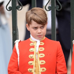 Ve sváteční uniformě a pečlivě česané patce byl nicméně za pravého gentlemana.