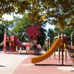 Hřiště U Draka na kraji Riegrových sadů v Praze.