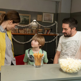 Zdá se mu to, nebo si Karla s Márou v poslední době opravdu víc rozumí?