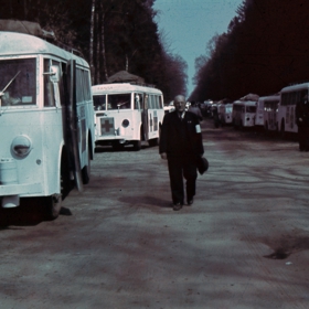 Bílé autobusy byl charitativní projekt na záchranu vězňů z koncentračních táborů, jehož realizace se ujali Švédové. Pomoc ale nabídli i Dánové.