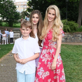 Justýna se svým bratrem Theodorem a maminkou. 