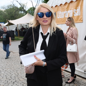 Simona Votyová je oblíbenou českou spisovatelkou, jejíž knihy čtenáři hodnotí 90 % a výše. Podle její knihy Provařená se v roce 2019 začal natáčet film.