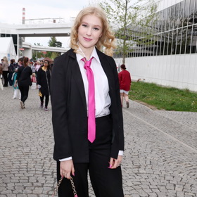 Sabina Voty byla podle svých slov před rokem přepadena v klubu na dámských toaletách a útočník nebyl potrestán. Nepříjemný zážitek byl inspirací její první prózy.