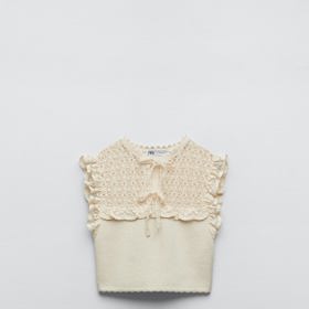 Zkrácené topy.O těch letos ještě hodně uslyšíme. Zara, 699 Kč