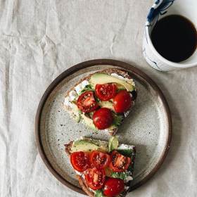 Stejně jako chléb s rajčaty a avokádem.