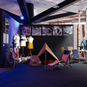 Typické stanování za socialismu, jak jej vidí pražské Retro muzeum.