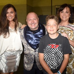 Michal David s dcerou Klárou, vnukem a svou ženou Marcelou.