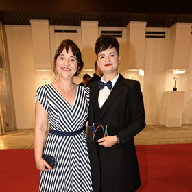 Alena Mihulová hned Karolínu ujistila, že ji nebude milovat o nic míň.