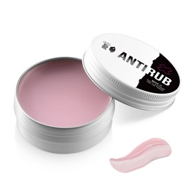 Trápí vás tření stehen, nebo podrážděná pokožka pod ňadry? Doporučujeme vyzkoušet Antirub Move It od značky BusyB, která tyto neduhy rychle zažene. Malé 35gramové balení koupíte za 179 Kč a hravě se vám vejde do kabelky. 