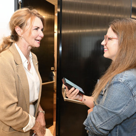 Jak prozradila v rozhovoru pro Lifee.cz, o svůj zevnějšek pečlivě dbá. Například používá na pleť chladicí polštářky a pravidelně navštěvuje kosmetický salon.