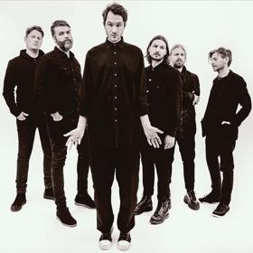 Editors jsou čtyřčlenná alternativní kapela z Birminghamu, založená v roce 2002. Hvězdnou kariéru skupiny odstartoval první singl Bullets v roce 2005. Přelomový byl pro Editors rok 2007, kdy vystoupili jako jeden z headlinerů na festivalu Glastonbury.