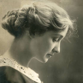 "Vypadá, jako by si česala vlasy šlehačem na vejce."