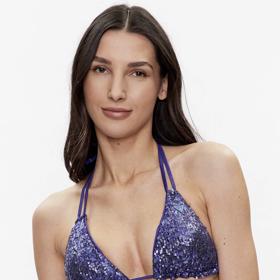 Klasické bikinové trojúhelníčky obsypala pajetkami také značka Guess. (1 839 Kč)