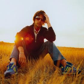 Britská multižánrová formace Jamiroquai se stala jednou z nejoriginálnějších skupin počátku 90. let. Velkolepou show plnou strhujících jazzy, funky a disco rytmů předvedou pod širým nebem přímo v centru Prahy. 