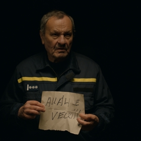 ...kterým velí Broňa (Miroslav Krobot).