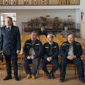 Hasiči mají ve vesnici nezpochybnitelnou autoritu. Proto se pustí i do nové hrozby - terorismu.