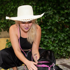 Anička Slováčková se nám pochlubila štěňátkem, fenkou Jindřiškou.