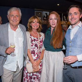 Rodina Hany Heřmánkové vlastní a provozuje pražské Divadlo Bez zábradlí.