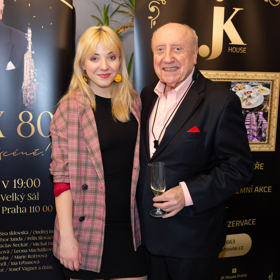 Felix Slováček říká, že v otázce léčby své dcery Aničky nevěří šarlatánům, ale poctivé medicíně.