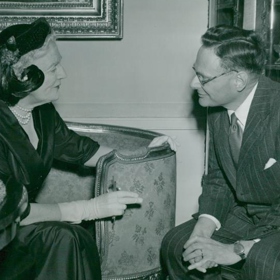 Během první světové války se Clementine věnovala dobrovolnictví. Za to byla odměněna Řádem britského impéria. Během druhé světové války pomáhala ruským civilistům.