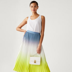 I nesourodé barvy dovedou díky efektu ombré patřičně souznít. A model neztratí nic z ležérní elegance. 