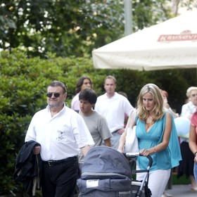 Do Karlových Varů tenkrát Vendula Pizingerová vyrazila společně s prvním mužem, skladatelem Karlem Svobodou. 