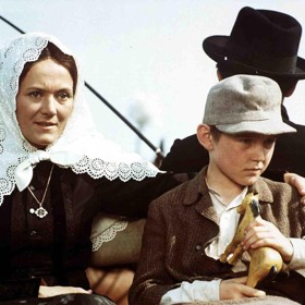 Vladimír Dlouhý na sebe upozornil hned první filmovou rolí. V dramatu Už zase skáču přes kaluže (1970) si zahrál obrnou postiženého Alana.