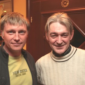 Pro Vladimíra Dlouhého byl velkou oporou jeho mladší bratr Michal, který o něj pečoval a pomáhal mu udržovat kontakt s rodinou i se světem.