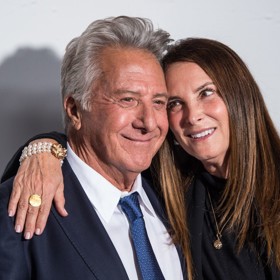 Starala se přitom nejen o jejich čtyři děti, ale také dvě děti z Dustinova předchozího manželství. "Vyznáváme tradiční hodnoty. Pro Dustina bylo důležité, abychom byli spolu jako rodina. Proto jsme se také brali," ozřejmila Lisa pro Daily Mail. "A hlavně jsme chtěli být s dětmi. I když jsme měli nějaký večírek nebo jinou večerní akci, vždy jsme se první navečeřeli doma s dětmi," dodává.