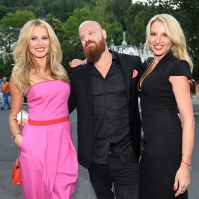 Simona Krainová s manželem Karlem Vágnerem ml. a sestrou Yvonnou Maléřovou.