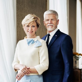 Prezidentský pár je za všech okolností sladěný. Takhle jim to slušelo v Londýně.