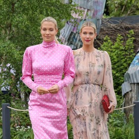 Lady Eliza Spencer a Lady Amelia Spencer na Chelsea Flower Show v Londýně. 