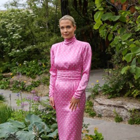 Lady Eliza Spencer oblékla šaty, které se nápadně podobaly šatům princezny Diany z roku 1983. 