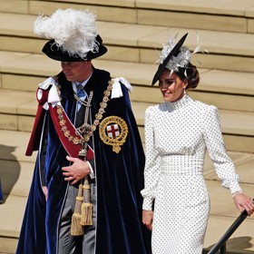 Princ a princezna z Walesu na ceremoniálu v kapli sv. Jiří na hradě Windsor. 