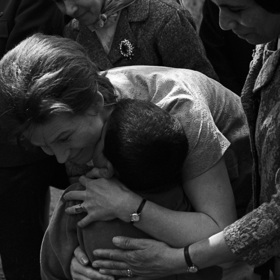 Ač se během vesmírného letu věru nechovala jako dáma, na Zemi uměla ukázat svou jemnější stránku. Jako třeba při návštěvě dětského domova.