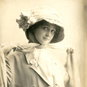 "Existují dva nejkrutější tresty, které uděluje naše společnost těm, jenž upadnou v nemilost - prázdná poštovní schránka a tichý telefon."