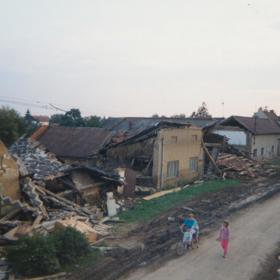 Symbolem povodní 1997 se stala malá obec Troubky, kde příšlo o život 9 lidí a bylo zdemolováno 150 domů.