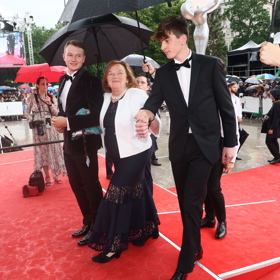 ...a mladším synem Janem.