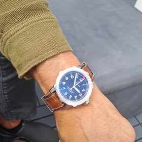 Petr Jákl běžně nosí - stejně jako Russell Crowe - hodinky značky Breitling. 