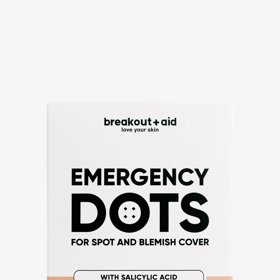 Vidíte na obličeji nebo ve výstřihu klubající se akné? Máme pro vás tip, jak se ho šetrně zbavit, nalepíte  hydrokoloidní náplast, která je tak nenápadná, že ji můžete nosit i během dne. Průhledná náplast obsahuje kyselinu salicylovou, která proniká do pórů a pomáhá redukovat a hojit pupínky, zatímco hydrokoloidní krytí urychluje hojení pupínku vytvořením ochranné bariéry, která chrání před vnějšími nepříznivými vlivy. Breakout + Aid Emergency Dots zakoupíte od 199 Kč. 
