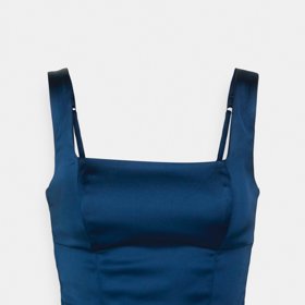 Saténový korzetový top. (Abercrombie & Fitch, 1 790 Kč)