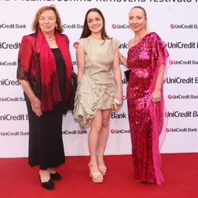 Cizí ale paní Livii rozhodně nejsou ani výrazné barvy. Naopak, červená například patří k jejím nejoblíbenějším.